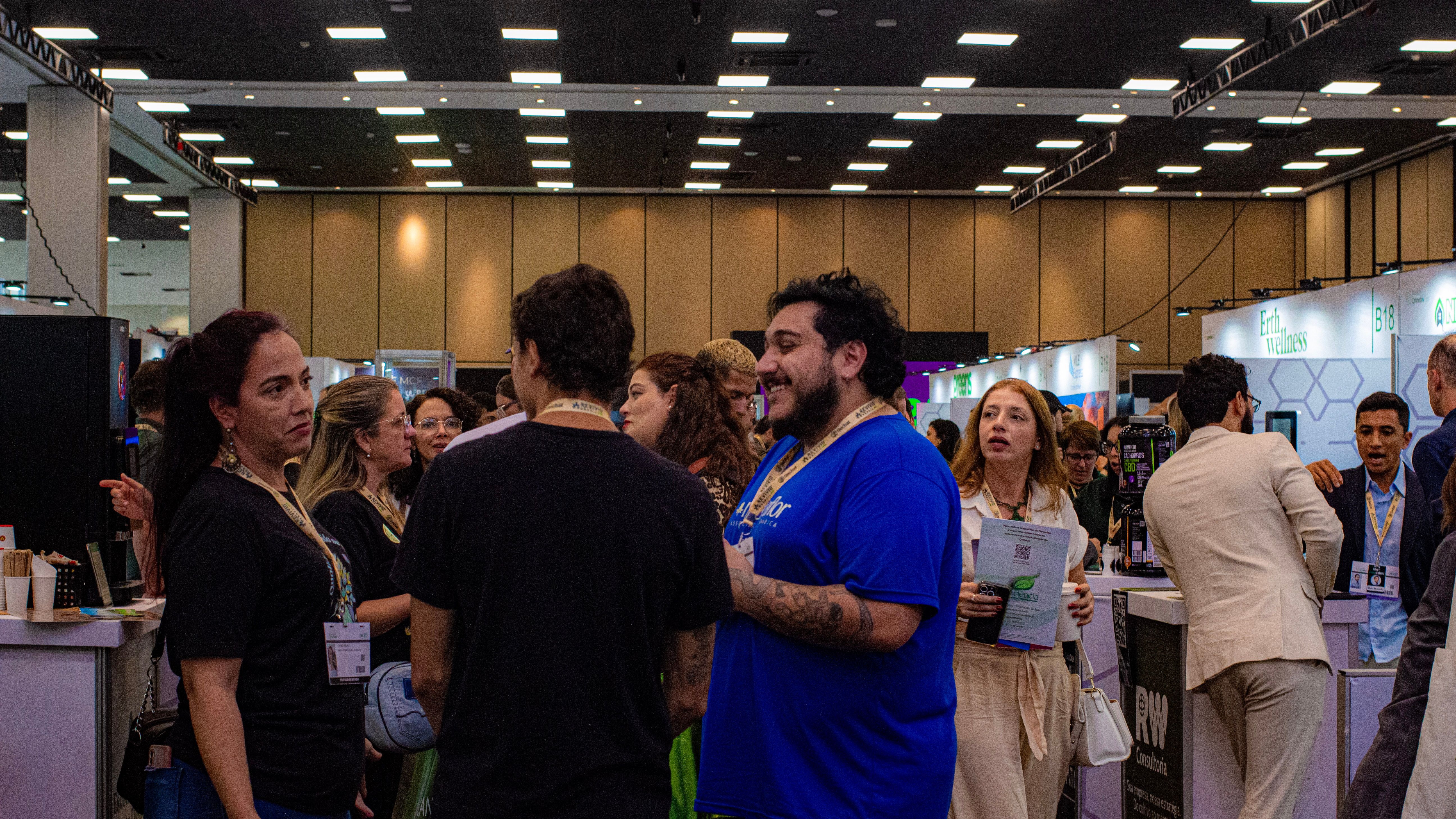 Estande de empresa expositora na Cannabis Fair com produtos e soluções em cannabis medicinal